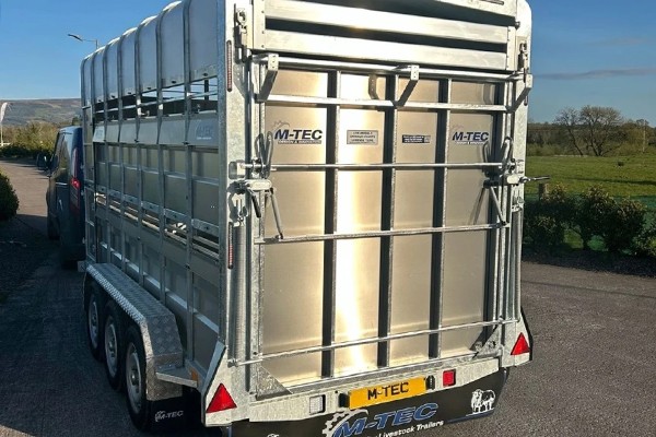 M-TEC Multi-Transporter für Schafe, Kühe und Pferde